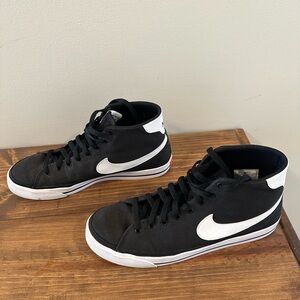 Nike Court Legacy Canvas Mid in Black/White
